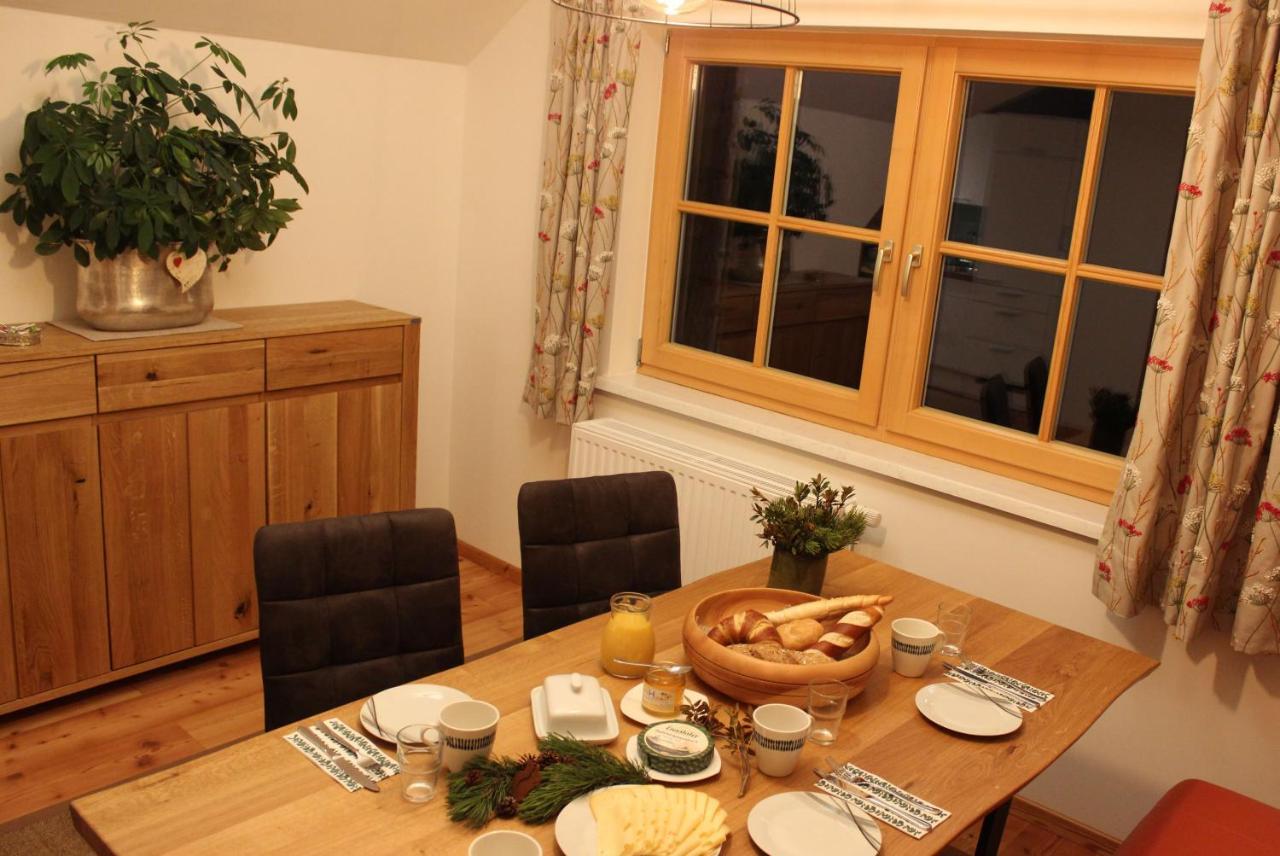 Die Kalsbergerin Ferienwohnung Fuer Geniesser Donnersbachwald Esterno foto